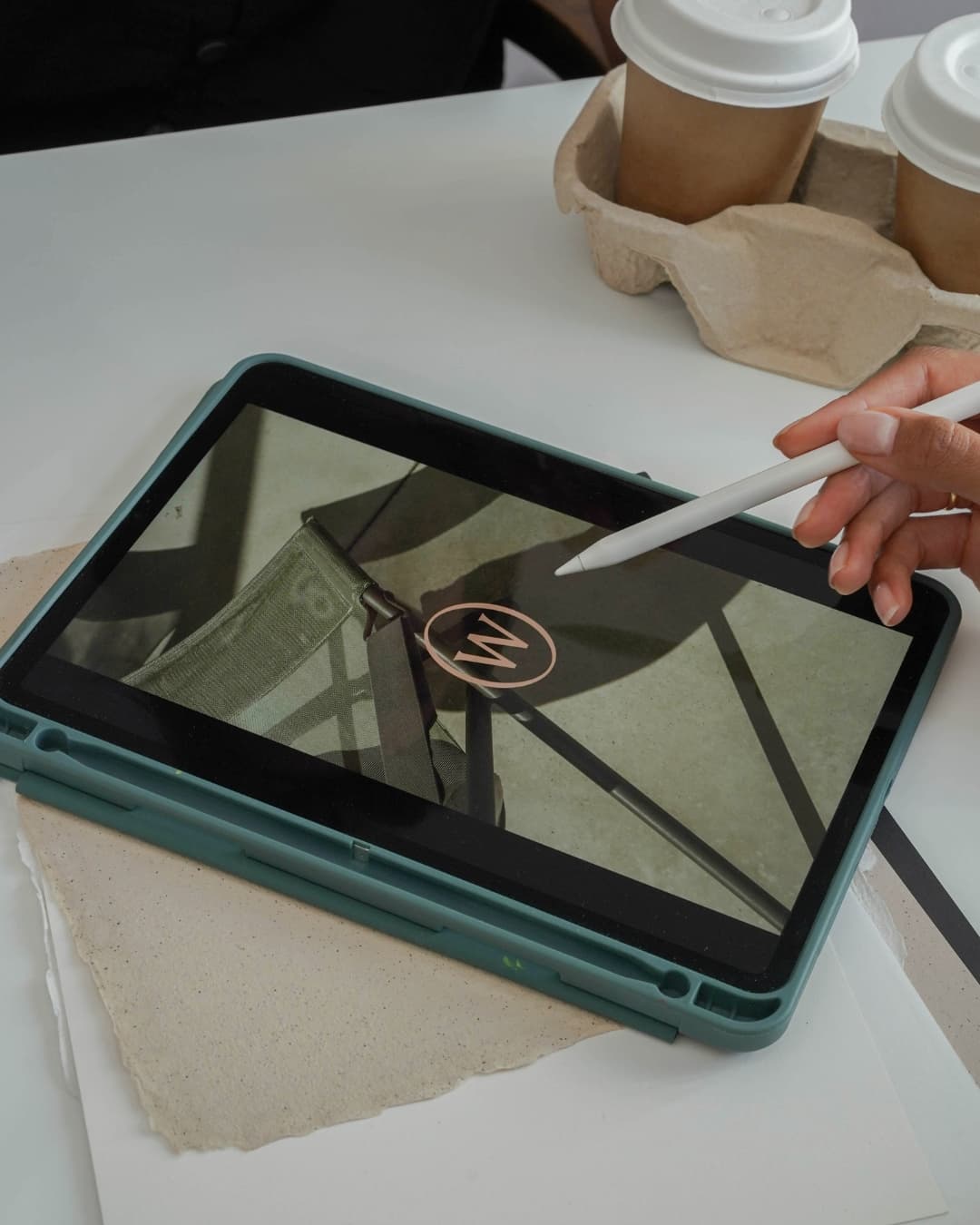 Création d’une identité de marque sur une tablette